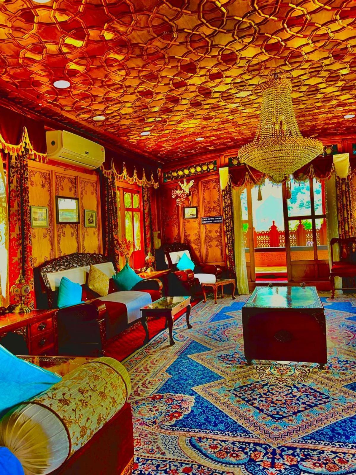 Готель Crown Of India Group Of Houseboats Срінагар Екстер'єр фото