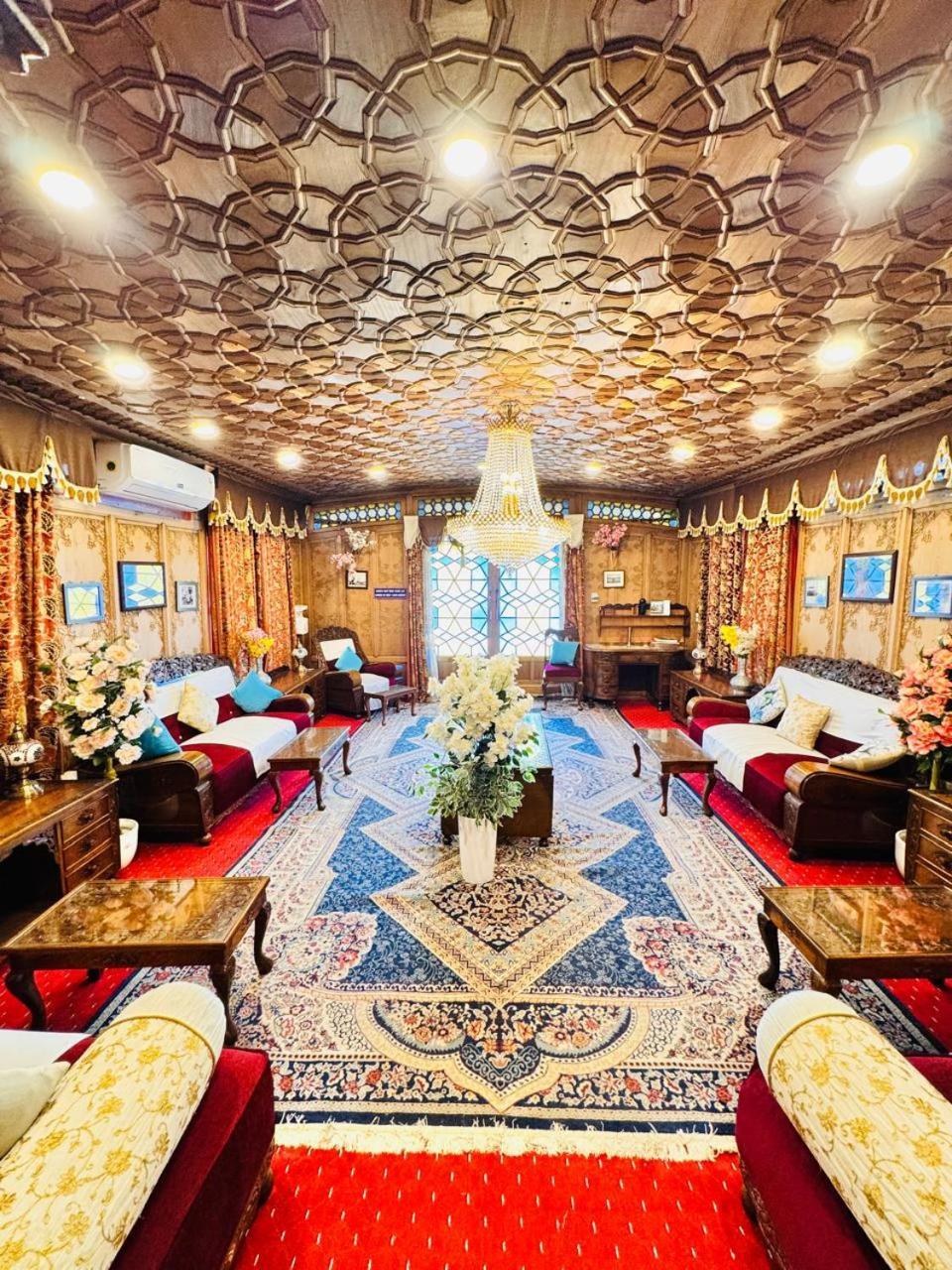 Готель Crown Of India Group Of Houseboats Срінагар Екстер'єр фото