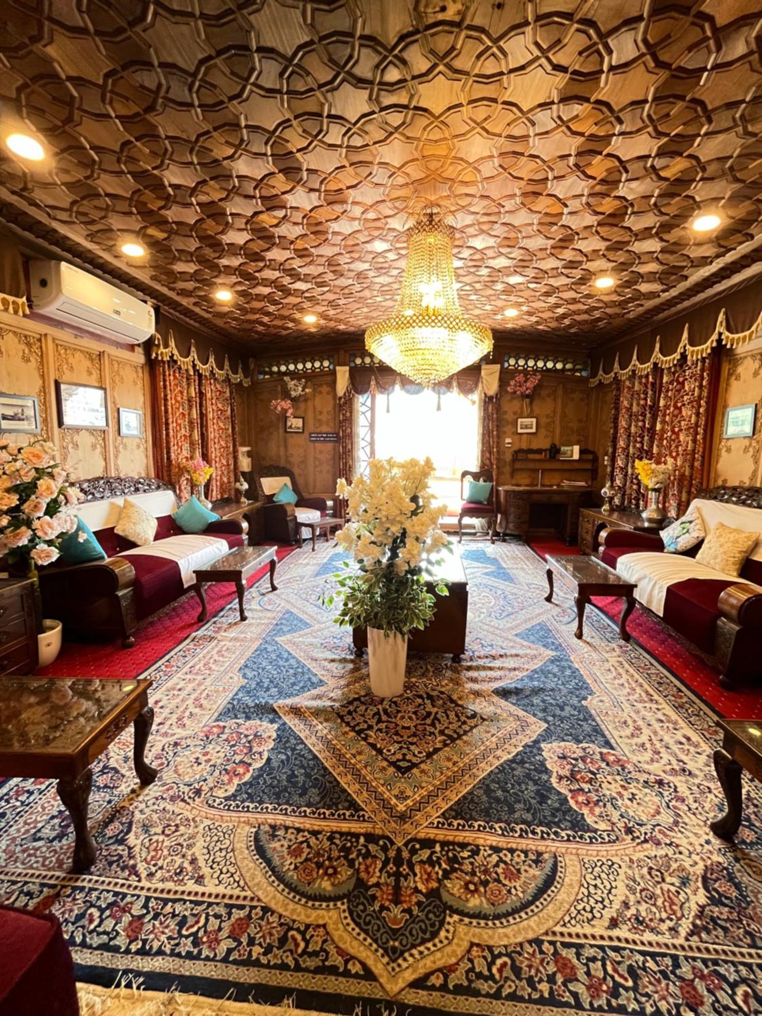 Готель Crown Of India Group Of Houseboats Срінагар Екстер'єр фото